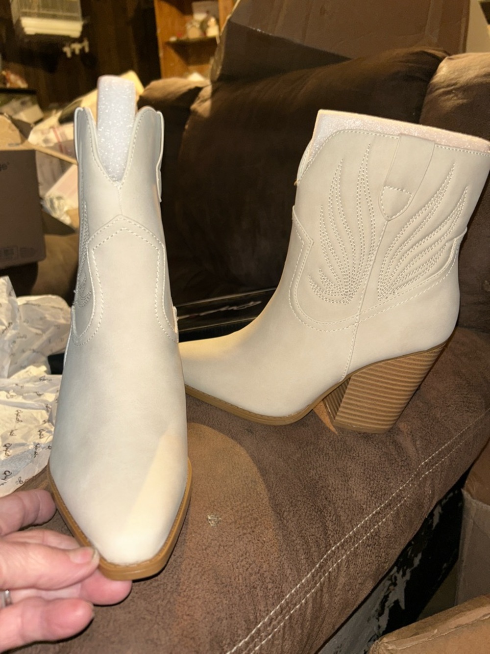 Qupid Cream Western-Inspired Ankle Booties